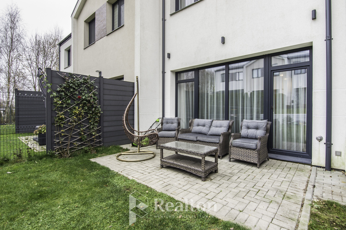 Parduodamas gerai įrengtas A+ sublokuotas namas Pavilnyje, Pranciškaus Petro Būčio g.!-image-270594319