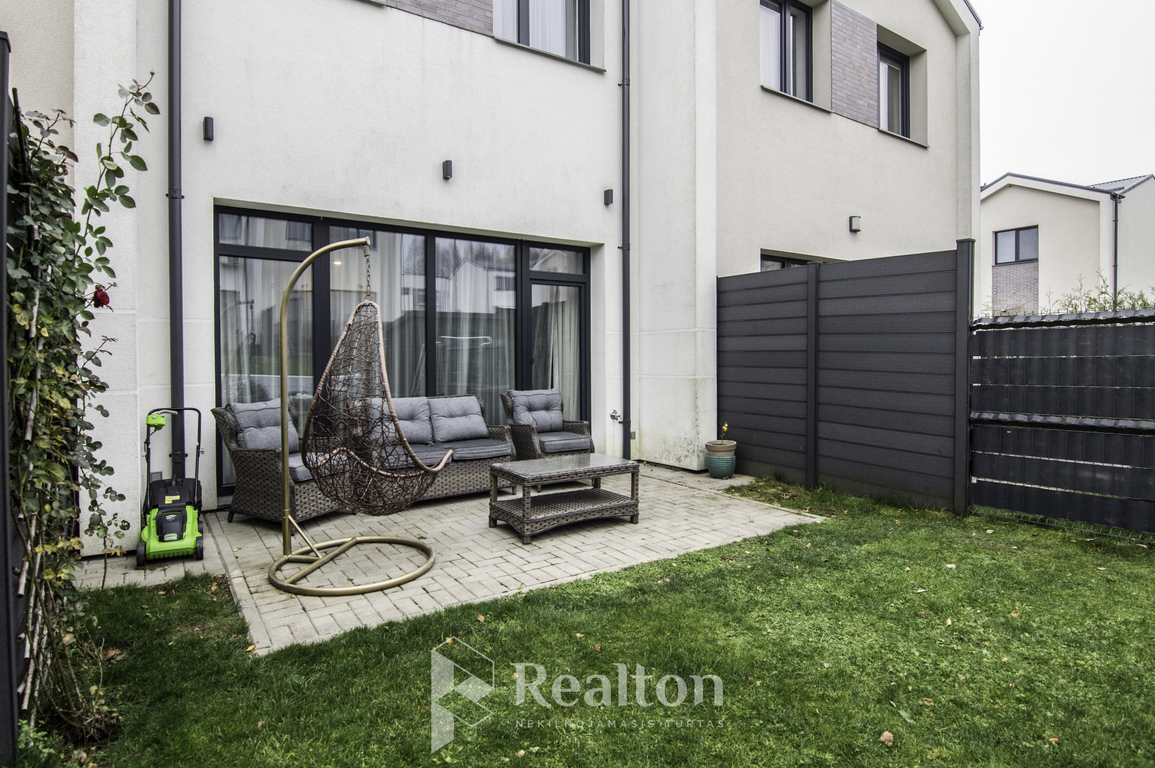 Parduodamas gerai įrengtas A+ sublokuotas namas Pavilnyje, Pranciškaus Petro Būčio g.!-image-270594318