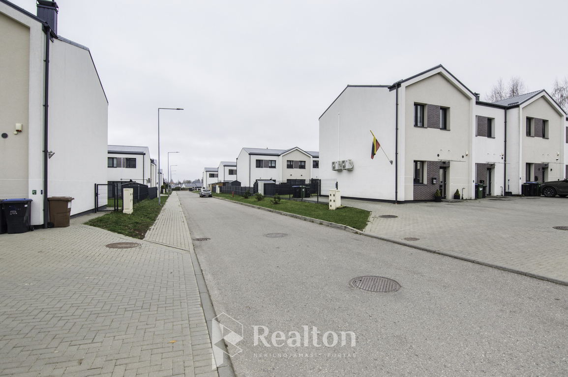 Parduodamas gerai įrengtas A+ sublokuotas namas Pavilnyje, Pranciškaus Petro Būčio g.!-image-270594322