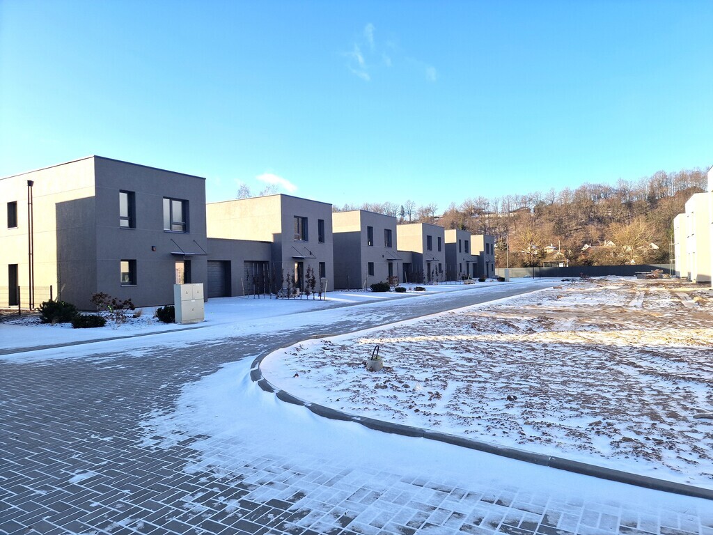 Namas Kaune prie Neries