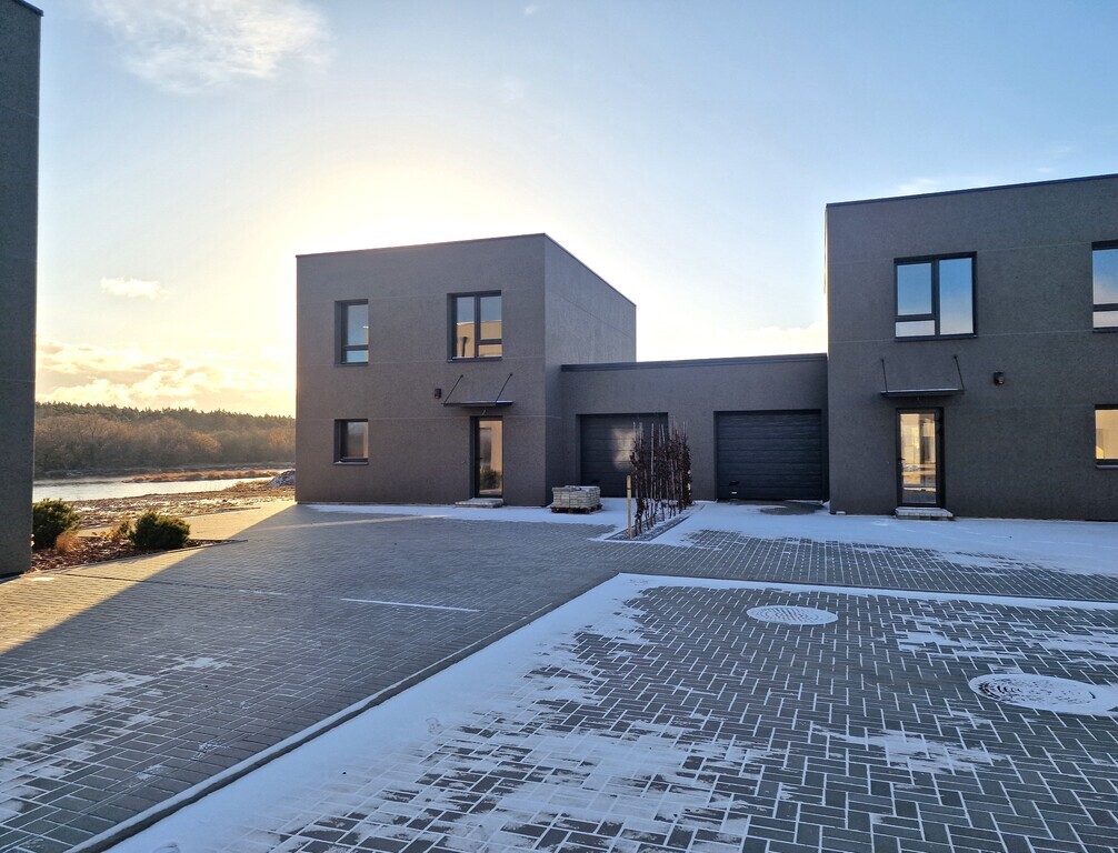 Namas Kaune prie Neries