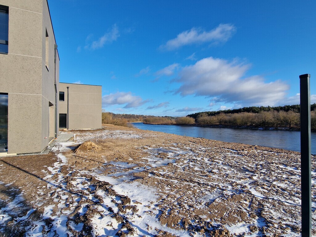 Namas Kaune prie Neries