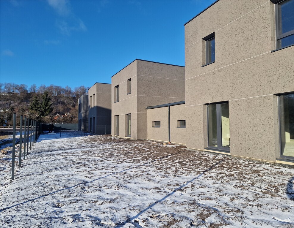 Namas Kaune prie Neries