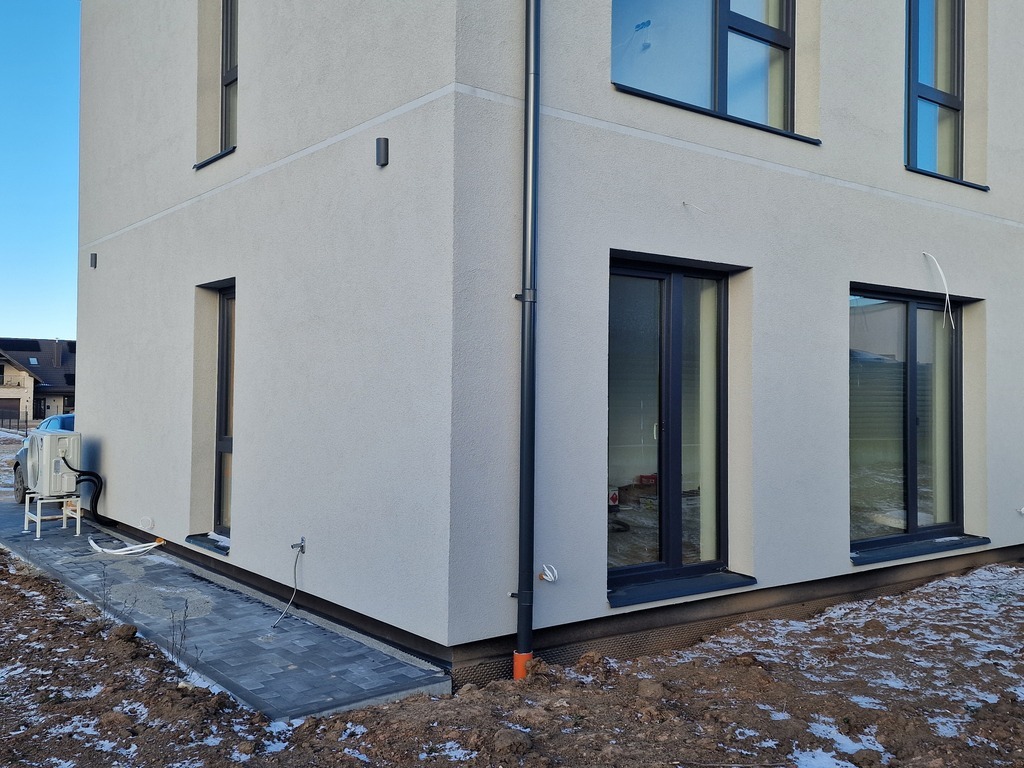 Naujas patogus kotedžas ramioje vietoje