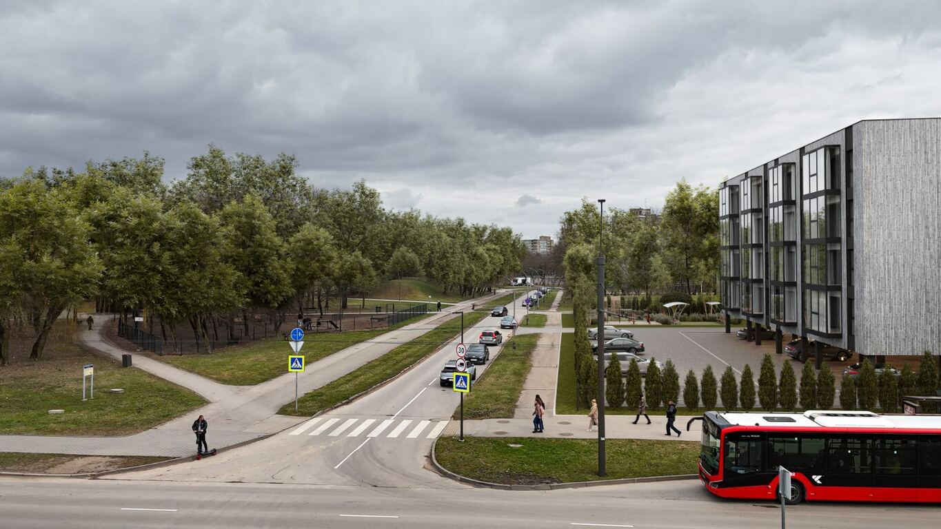4 kambarių butas su vaizdu į parką