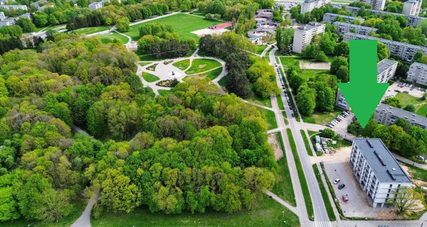 4 kambarių butas su vaizdu į parką