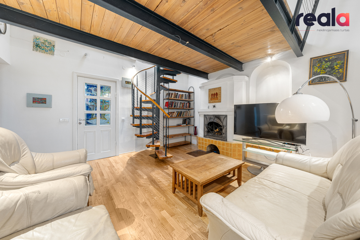 Parduodamas jaukus butas prestižinėje Vilniaus g., Senamiestyje, Vilniuje, 94.59 kv.m ploto.