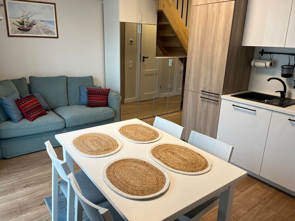 PARDUODAMAS kotedžas MONCIŠKĖSE, UŽDARAMAME KVARTALE su baseinu ir pirtimis!