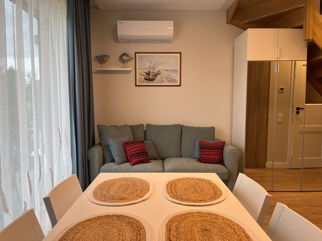 PARDUODAMAS kotedžas MONCIŠKĖSE, UŽDARAMAME KVARTALE su baseinu ir pirtimis!