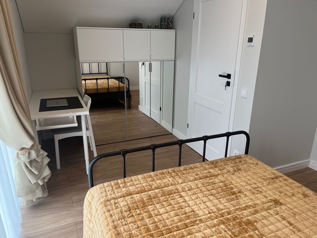 PARDUODAMAS kotedžas MONCIŠKĖSE, UŽDARAMAME KVARTALE su baseinu ir pirtimis!