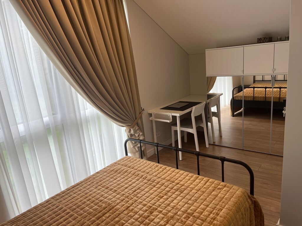 PARDUODAMAS kotedžas MONCIŠKĖSE, UŽDARAMAME KVARTALE su baseinu ir pirtimis!