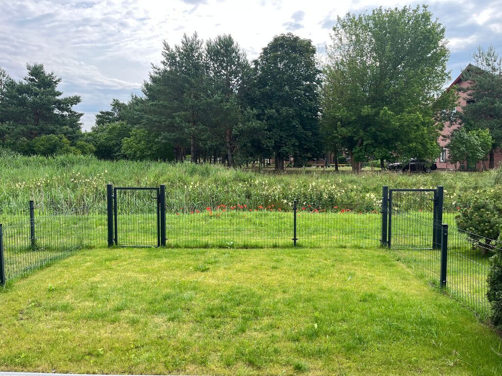 PARDUODAMAS kotedžas MONCIŠKĖSE, UŽDARAMAME KVARTALE su baseinu ir pirtimis!