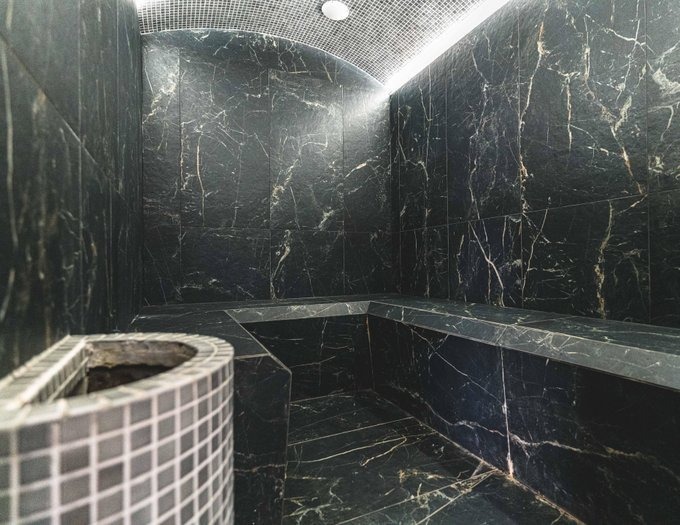 PARDUODAMAS kotedžas MONCIŠKĖSE, UŽDARAMAME KVARTALE su baseinu ir pirtimis!