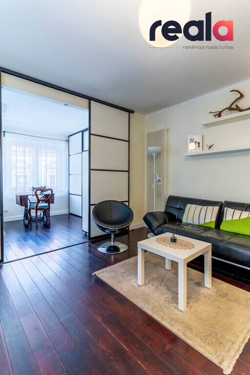 PARDUODAMI PILNAI ĮRENGTI 2 KAMBARIŲ APARTAMENTAI VILNIAUS GATVĖJE SU BALKONU, 43 KV.M.