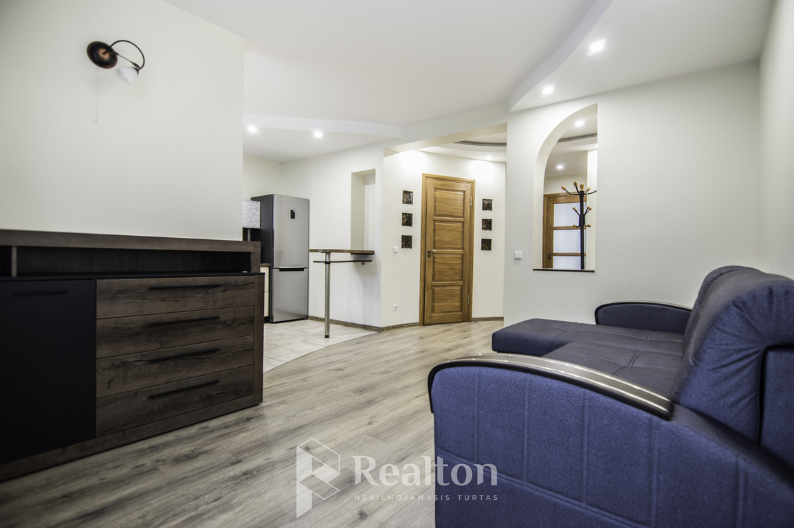 Nuomojamas 2 kambarių butas po kosmetinio remonto!-image-273546863