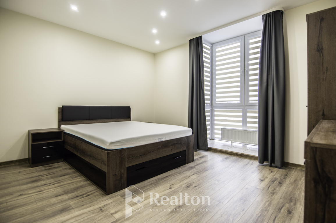 Nuomojamas 2 kambarių butas po kosmetinio remonto!-image-273546866