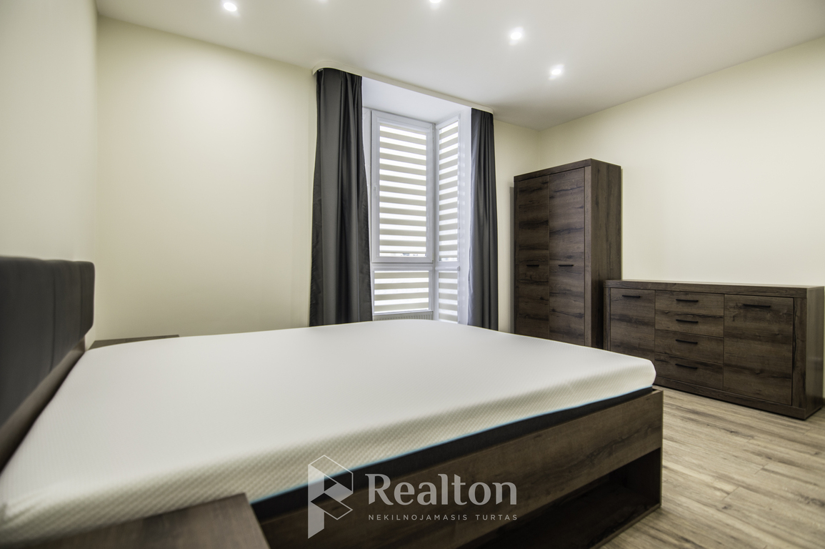 Nuomojamas 2 kambarių butas po kosmetinio remonto!-image-273546867