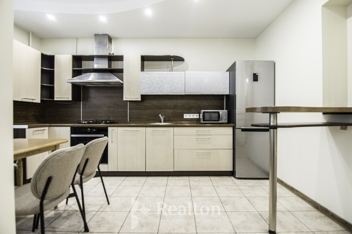 Nuomojamas 2 kambarių butas po kosmetinio remonto!-image-273546860