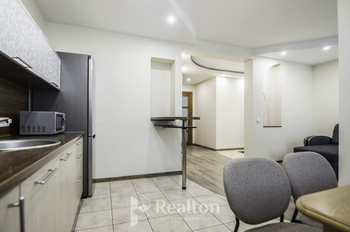 Nuomojamas 2 kambarių butas po kosmetinio remonto!-image-273546862