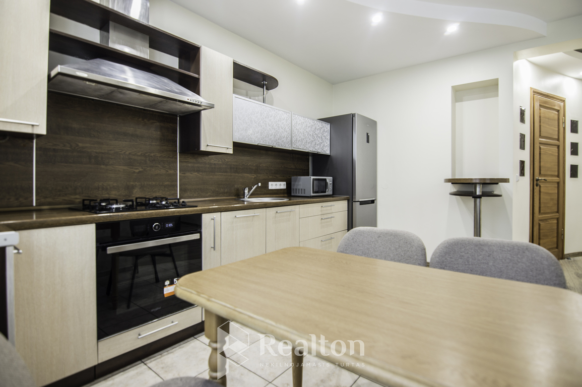 Nuomojamas 2 kambarių butas po kosmetinio remonto!-image-273546861