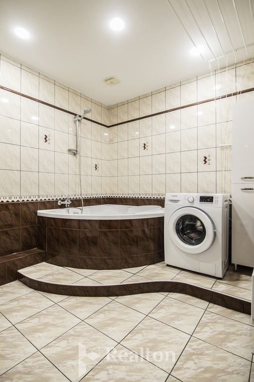 Nuomojamas 2 kambarių butas po kosmetinio remonto!-image-273546871