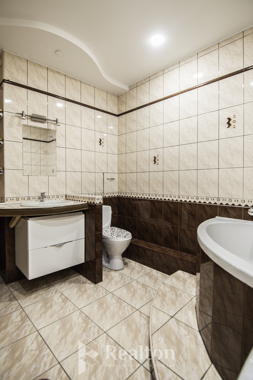 Nuomojamas 2 kambarių butas po kosmetinio remonto!-image-273546873