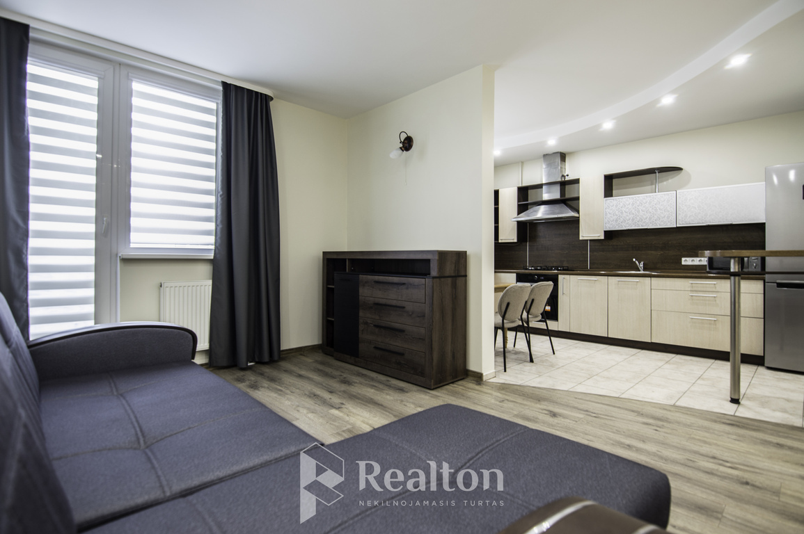 Nuomojamas 2 kambarių butas po kosmetinio remonto!-image-273546857