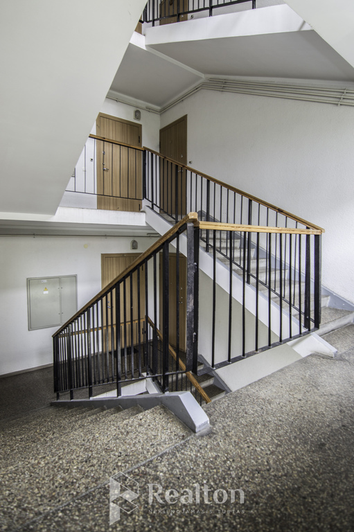 Nuomojamas 2 kambarių butas po kosmetinio remonto!-image-273546876