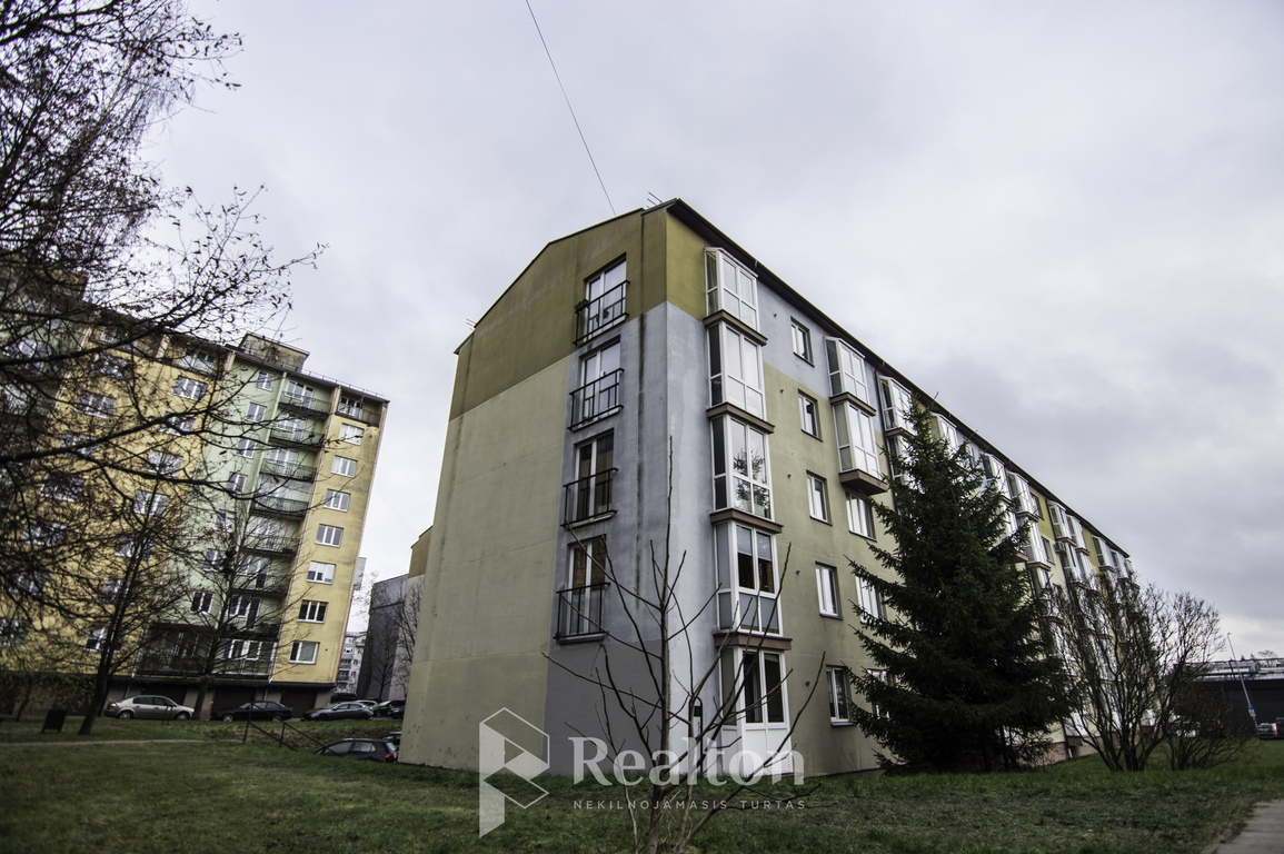 Nuomojamas 2 kambarių butas po kosmetinio remonto!-image-273546877