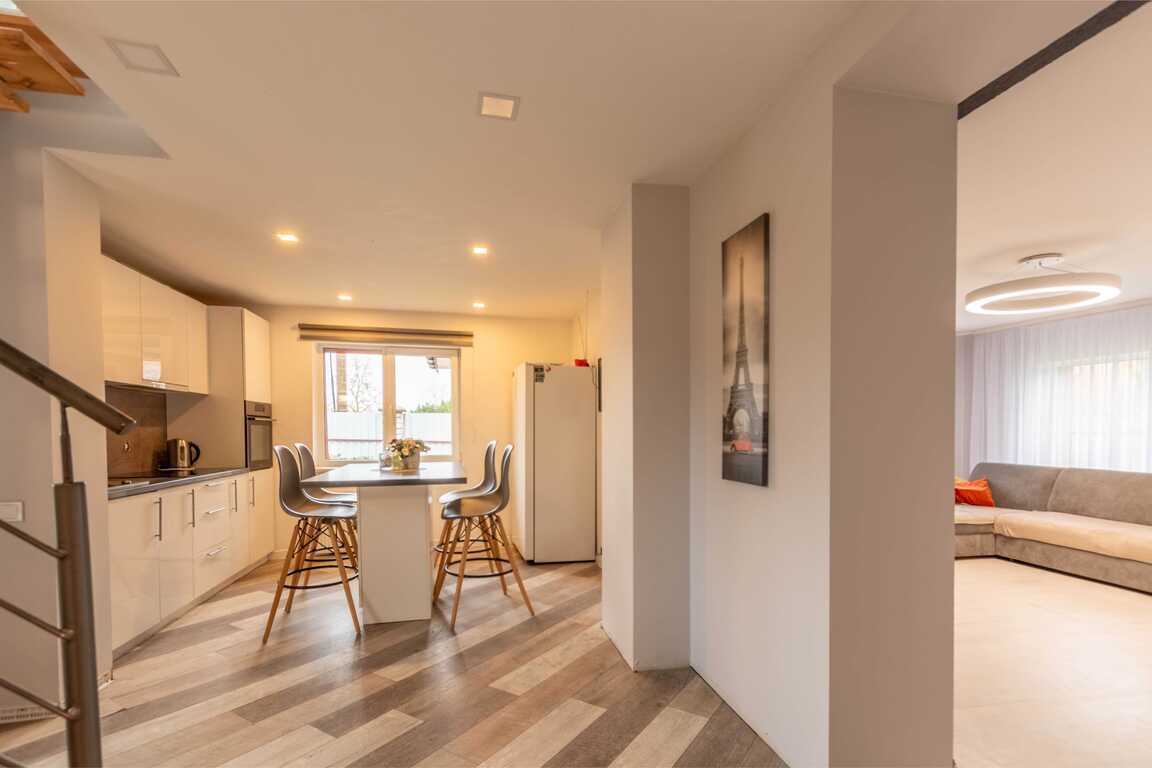 Namas, Gluosnių g., Janušavos k.