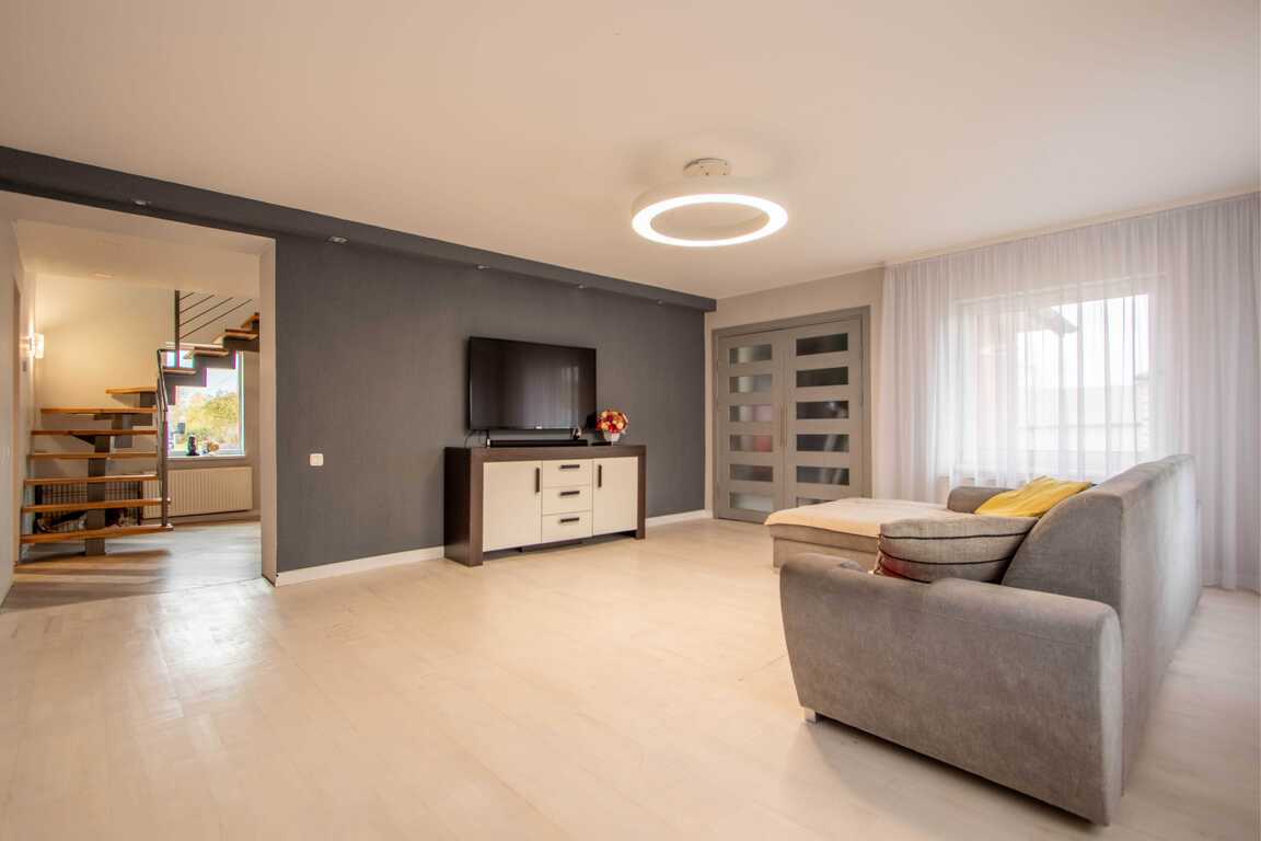 Namas, Gluosnių g., Janušavos k.