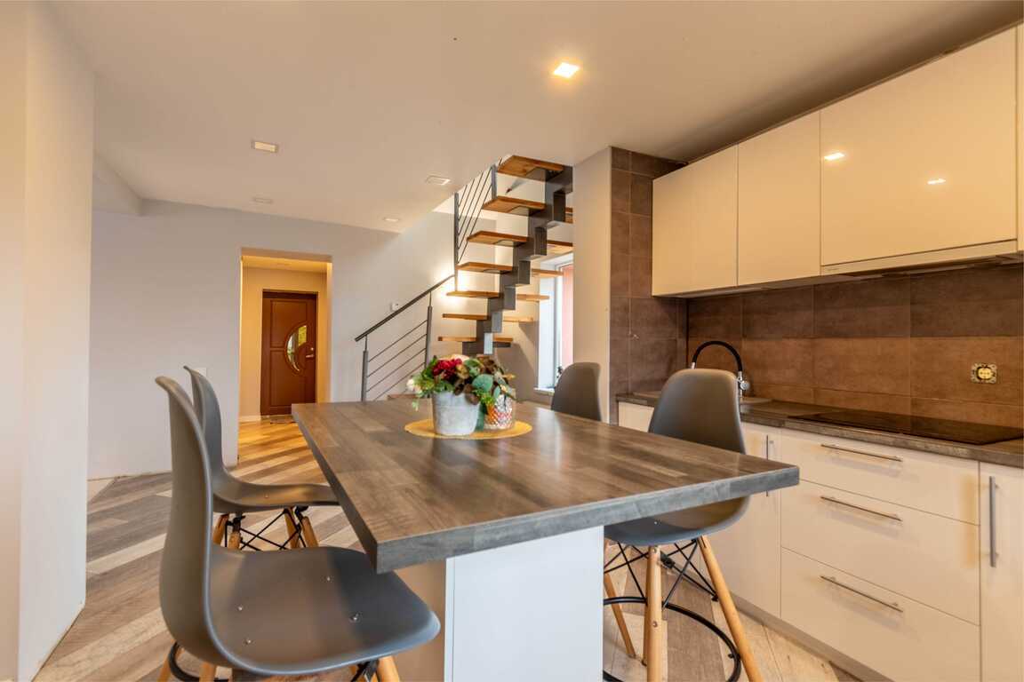 Namas, Gluosnių g., Janušavos k.