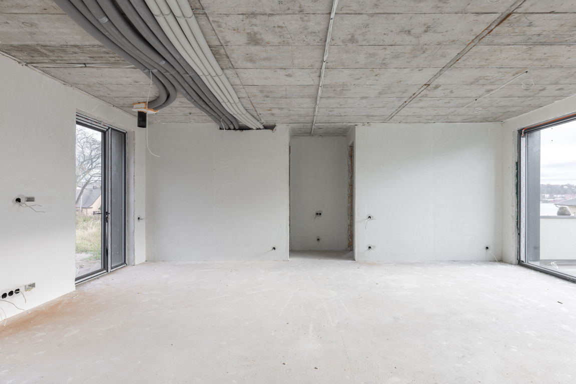 Namas šalia šlaito