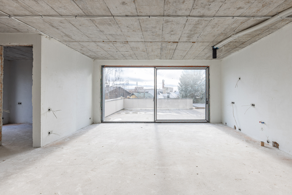 Namas šalia šlaito