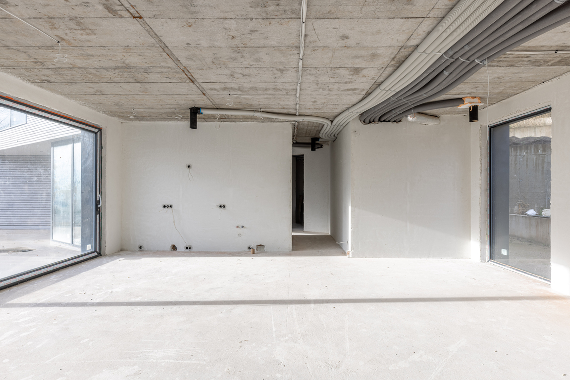 Namas šalia šlaito