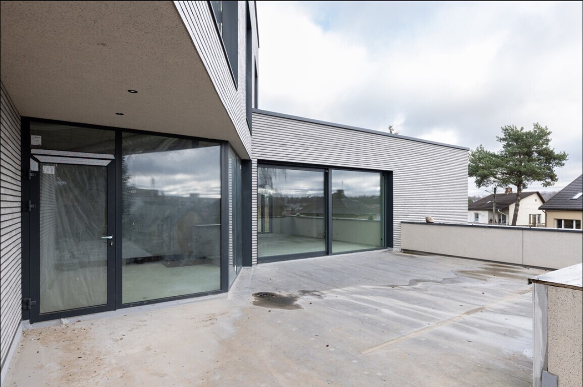 Namas šalia šlaito