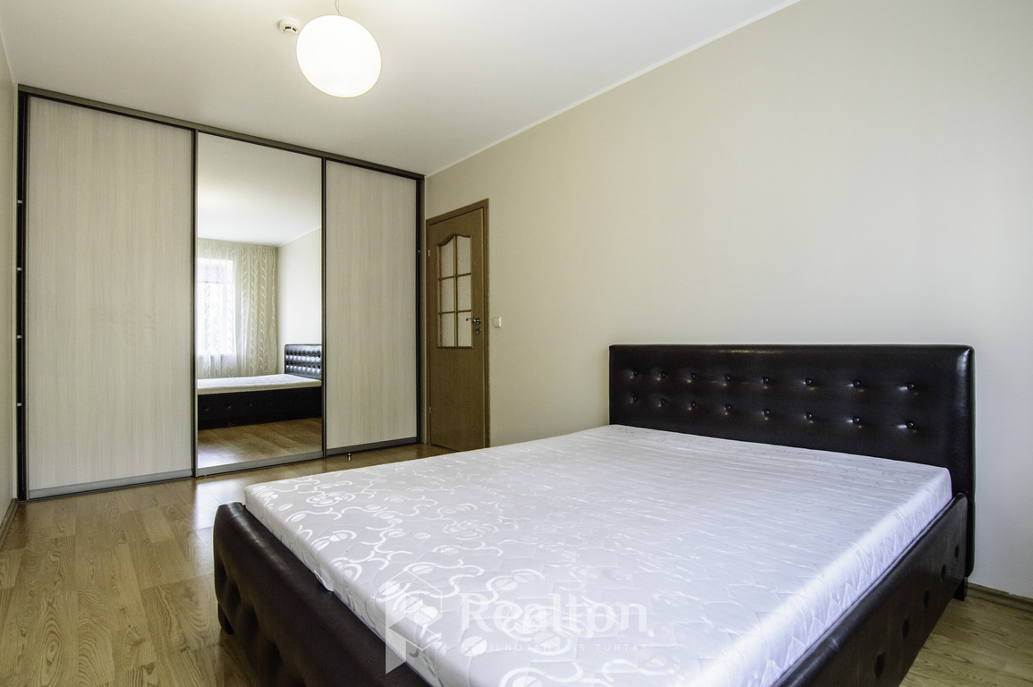 Nuomojamas 2 kambarių butas Ukmergės g. su automobilių stovėjimo aikštelė su šlagbaumu!-image-278266262