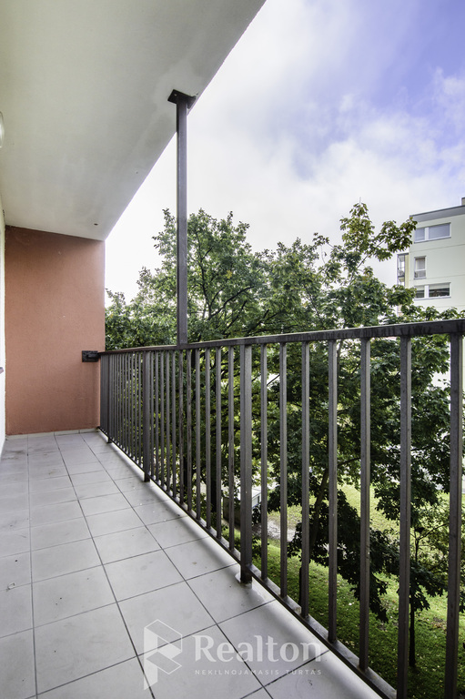 Nuomojamas 2 kambarių butas Ukmergės g. su automobilių stovėjimo aikštelė su šlagbaumu!-image-278266260