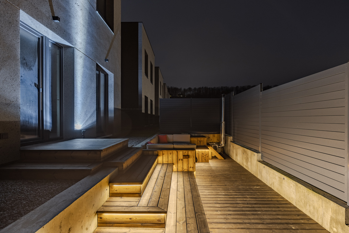 Naujas kotedžas prie upės