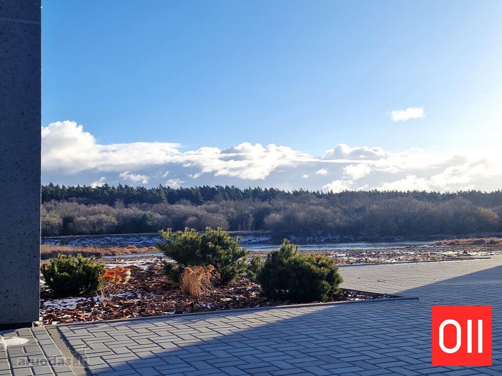 Naujas namas su garažu ant upės kranto Kaune