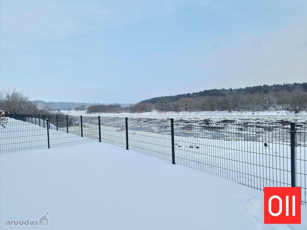 Naujas namas su garažu ant upės kranto Kaune