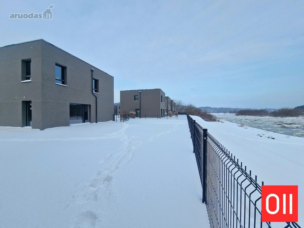 Naujas namas su garažu ant upės kranto Kaune