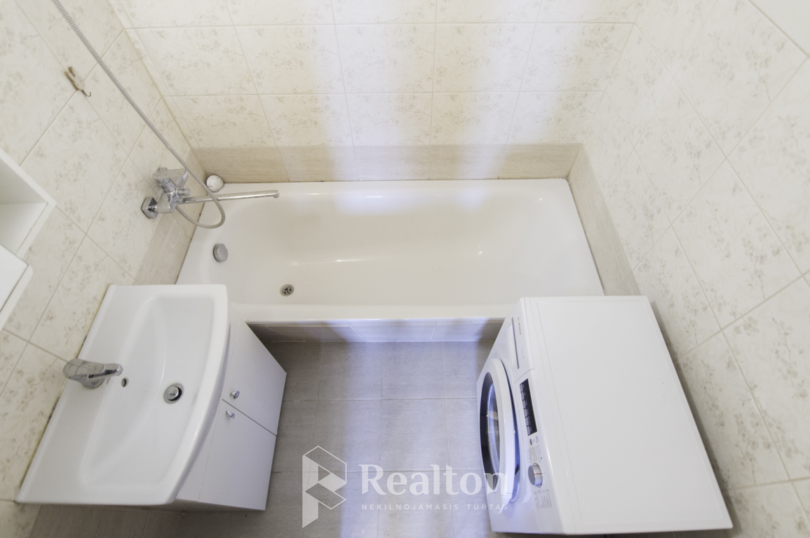 Nuomojamas tvarkingas 1 kambario butas Pilaitėje!-image-280160480