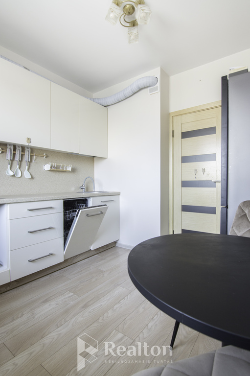 Nuomojamas tvarkingas 1 kambario butas Pilaitėje!-image-280160477