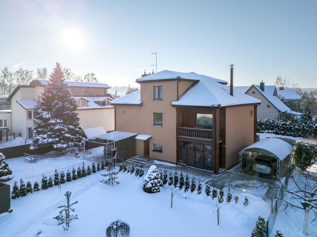 Parduodamas butas 174.3 kv.m ploto