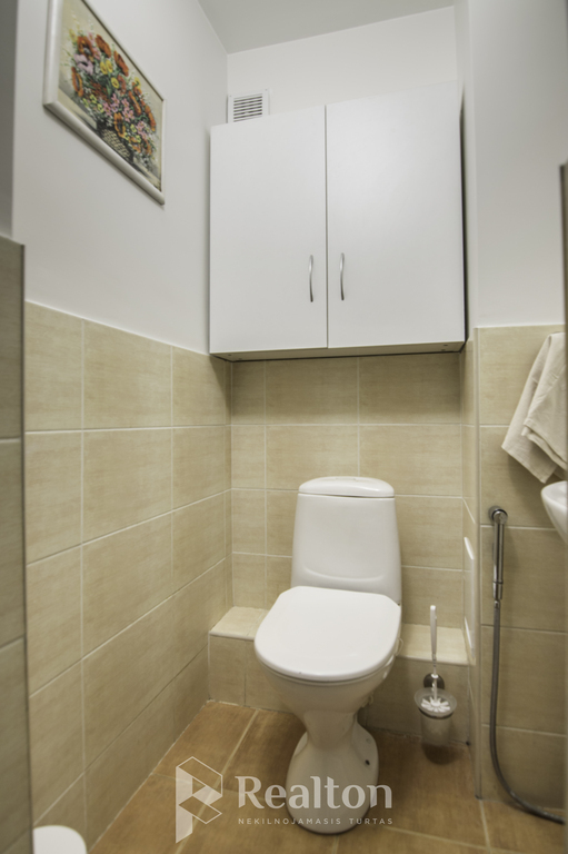 Nuomojamas 3 izoliuotų kambarių butas Senamiestyje!-image-285863371