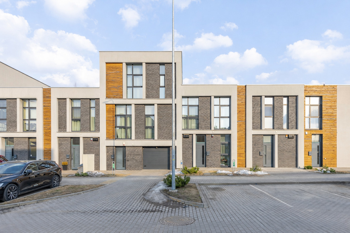 Parduodamas kotedžas Įsruties g., Pilaitėje, Vilniuje, 67.53 kv.m ploto