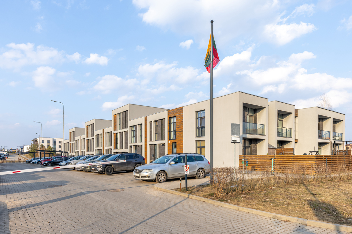 Parduodamas kotedžas Įsruties g., Pilaitėje, Vilniuje, 67.53 kv.m ploto