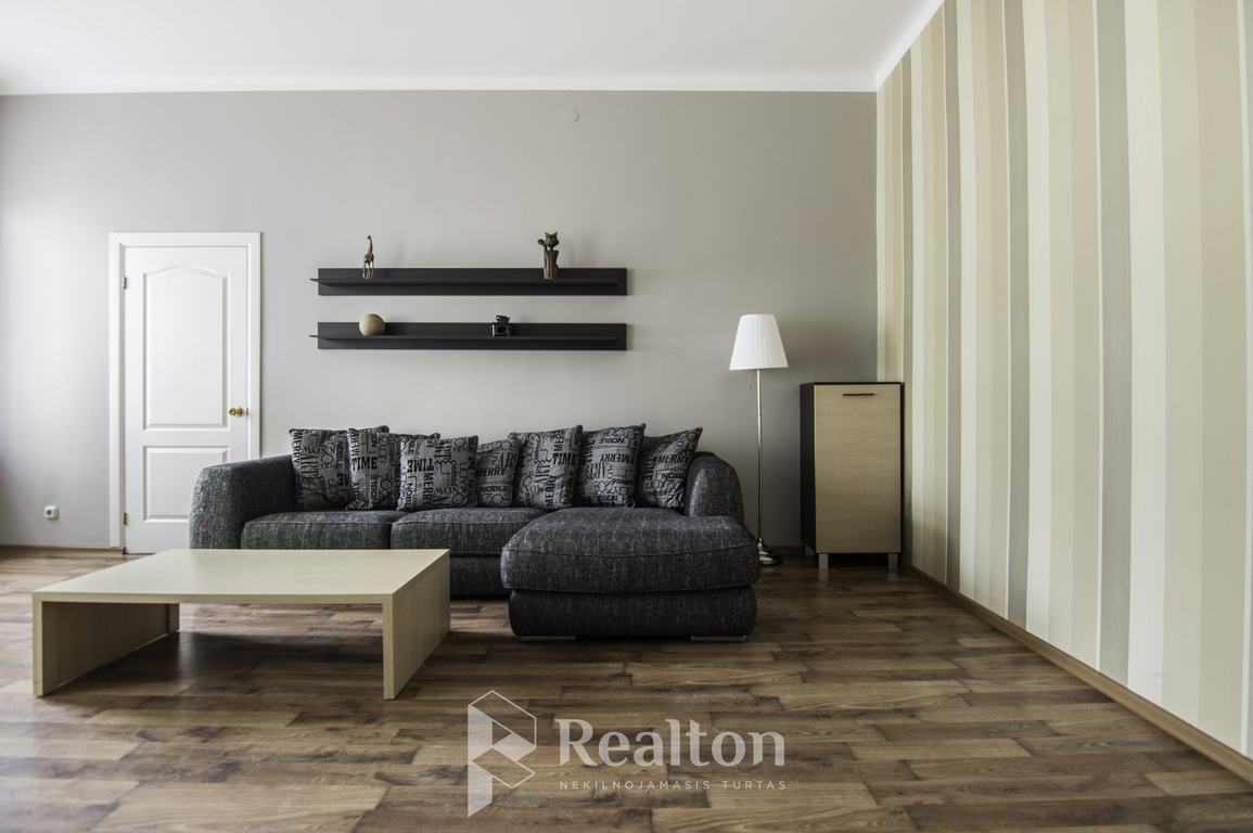 Nuomojamas erdvus 2 kambarių butas Pamėnkalnio g.-image-285864143