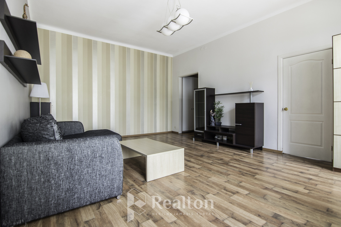 Nuomojamas erdvus 2 kambarių butas Pamėnkalnio g.-image-285864146